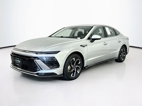 Used 2025 Hyundai Sonata SEL FWD image 3