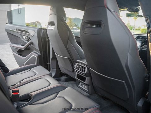 Used 2021 Lamborghini Urus image 33