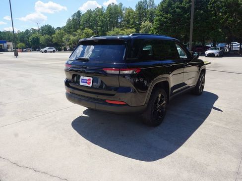 Used 2022 Jeep Grand Cherokee Limited w/ Luxury Tech Group II RWD image 25