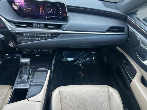 Used 2019 Lexus ES 350 Ultra Luxury w/ Accessory Package 2 image 27
