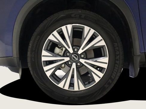 Used 2022 Nissan Rogue SV image 9