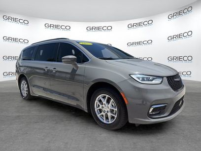 Used 2022 Chrysler Pacifica Touring-L