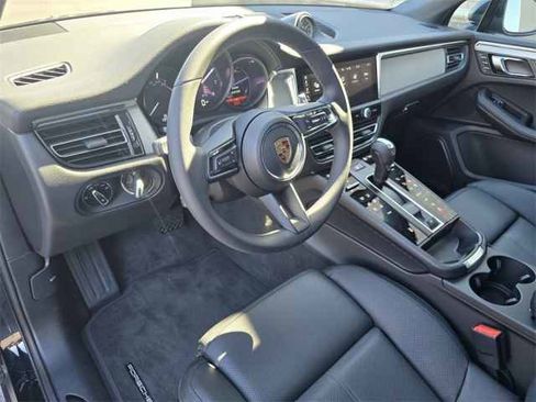 New 2025 Porsche Macan image 4
