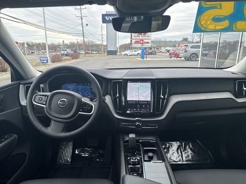 Certified 2025 Volvo XC60 B5 Plus image 15