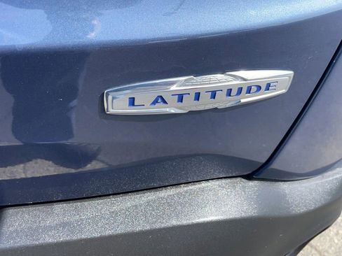 Used 2022 Jeep Renegade Latitude AWD/4WD image 48