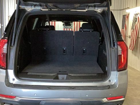 Used 2025 GMC Yukon XL Denali AWD/4WD image 6