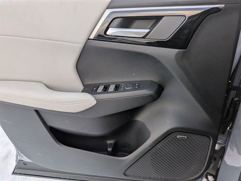 New 2026 Mitsubishi Outlander LE image 14