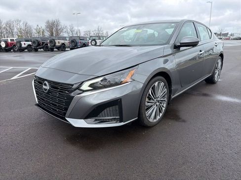 Used 2025 Nissan Altima 2.5 SL FWD image 2