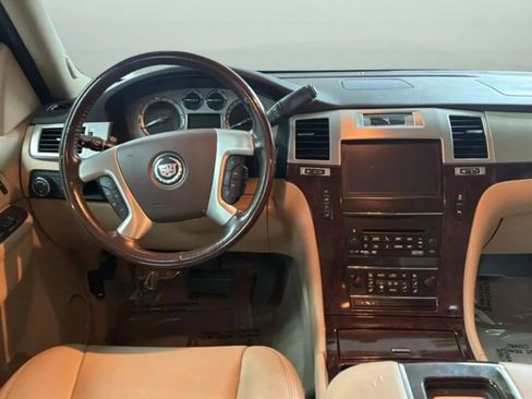 Used 2013 Cadillac Escalade ESV Luxury AWD/4WD image 10