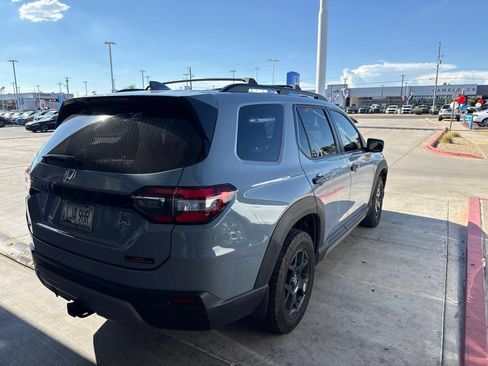 Used 2023 Honda Pilot TrailSport image 4