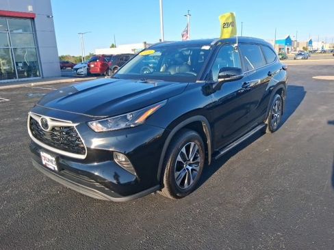 Used 2024 Toyota Highlander XLE AWD/4WD image 5