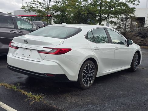 Used 2025 Toyota Camry XLE AWD/4WD image 8