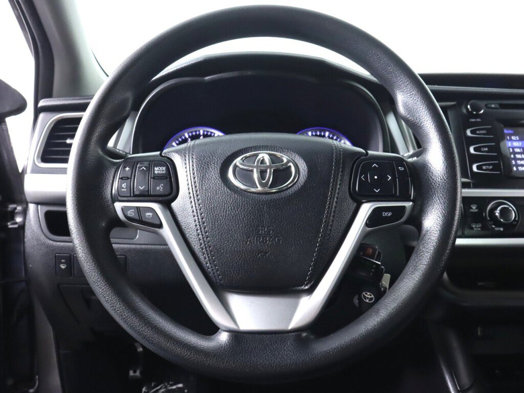 Used 2016 Toyota Highlander LE FWD image 11