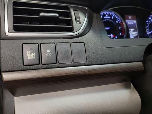 Used 2017 Toyota Camry XLE w/ Moonroof Package FWD image 27
