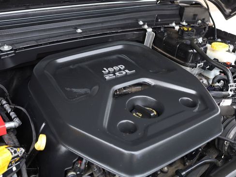 Used 2021 Jeep Wrangler Sport AWD/4WD image 12
