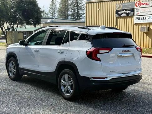 Used 2023 GMC Terrain SLE w/ Driver Convenience Package image 8