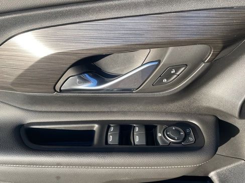 Used 2023 GMC Terrain SLE image 10