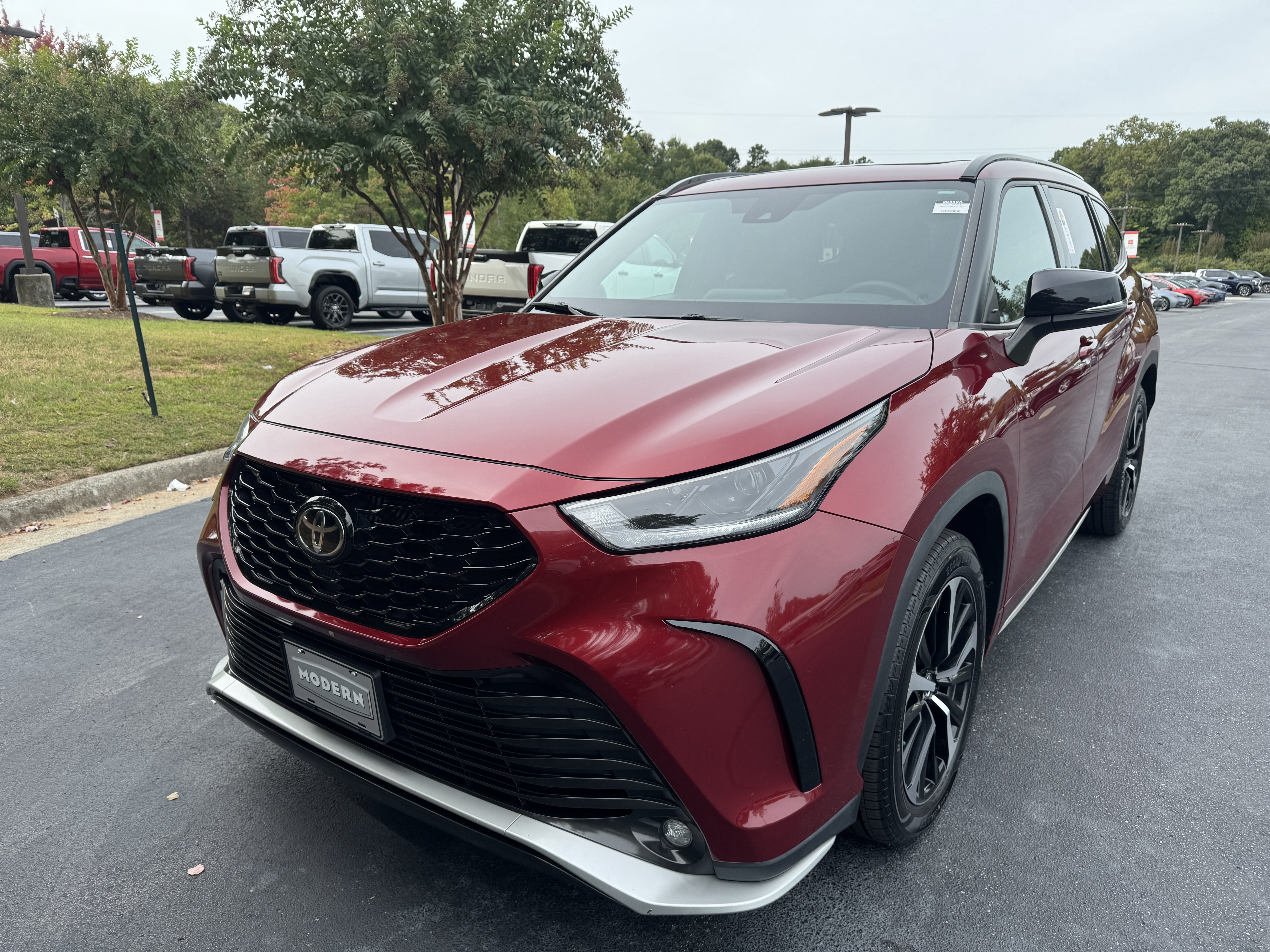 Certified 2021 Toyota Highlander XSE FWD image 1