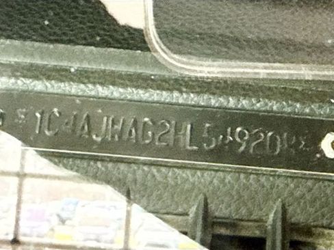 Used 2017 Jeep Wrangler Sport AWD/4WD image 29