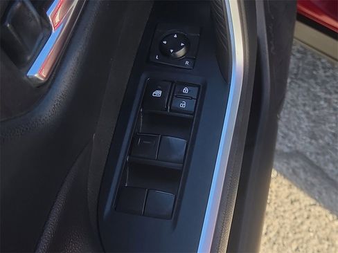 Used 2019 Toyota RAV4 XLE image 18