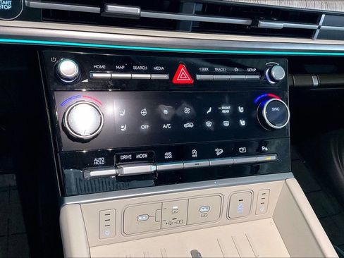 Used 2025 Hyundai Santa Fe Calligraphy image 32
