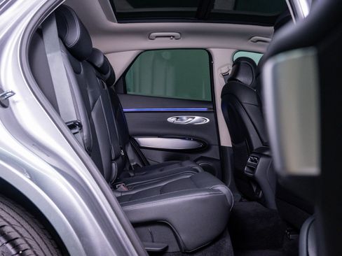 Used 2026 Genesis GV70 2.5T Select image 12