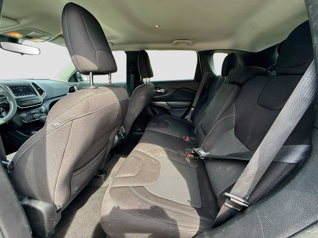 Used 2021 Jeep Cherokee Latitude AWD/4WD image 25
