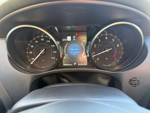 Used 2019 Jaguar F-PACE Premium image 25