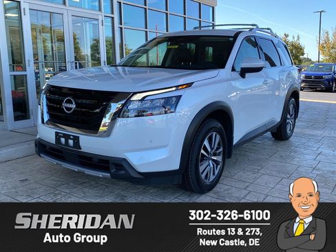 Certified 2025 Nissan Pathfinder SL FWD image 1