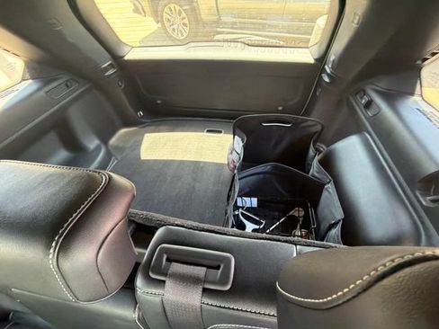 Used 2023 Jeep Grand Cherokee Altitude AWD/4WD image 9
