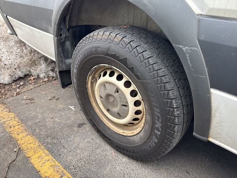 Used 2011 Mercedes-Benz Sprinter 2500 image 9