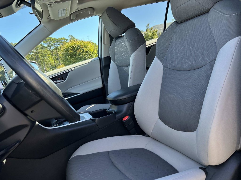 Used 2025 Toyota RAV4 XLE w/ Convenience Package FWD image 26