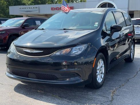 Used 2022 Chrysler Voyager LX FWD image 8