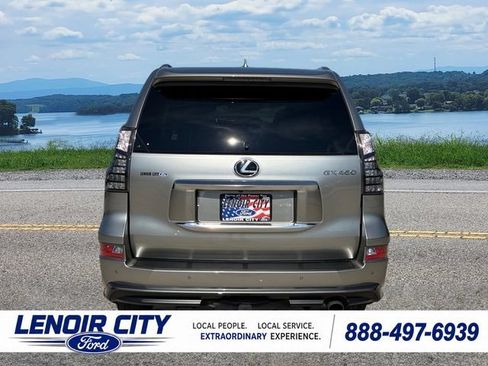 Used 2023 Lexus GX 460 Luxury w/ Sport Design Package AWD/4WD image 4