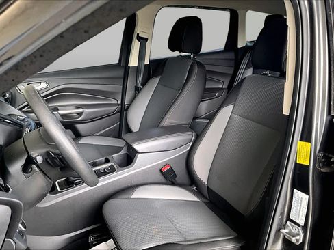 Used 2017 Ford Escape SE w/ Equipment Group 201A FWD image 8
