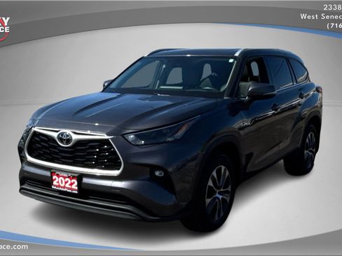 Used 2022 Toyota Highlander XLE image 1