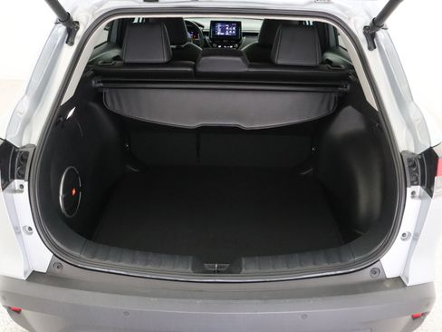 Used 2023 Toyota Corolla Cross XLE w/ Convenience Package FWD image 34