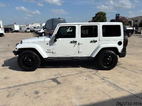Used 2016 Jeep Wrangler Unlimited Sahara w/ Connectivity Group AWD/4WD image 5