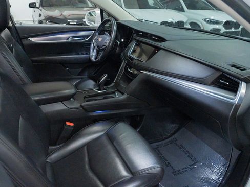 Used 2018 Cadillac XT5 Premium Luxury w/ Driver Assist Package image 34