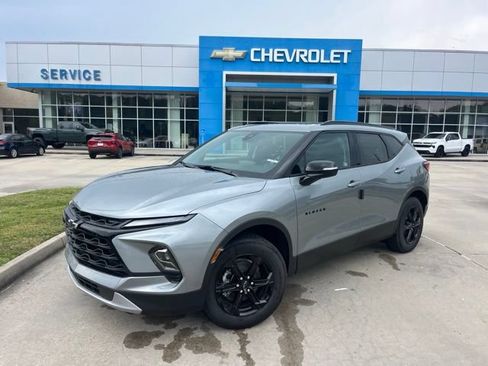 New 2026 Chevrolet Blazer LT w/ Sound & Technology Package FWD image 2
