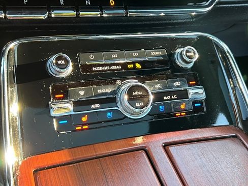 Used 2020 Lincoln Navigator Reserve w/ Luxury Package image 21