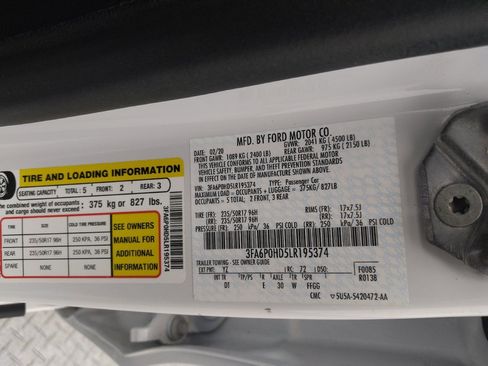 Used 2020 Ford Fusion SE FWD image 33