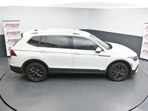 Used 2024 Volkswagen Tiguan SE AWD/4WD image 32