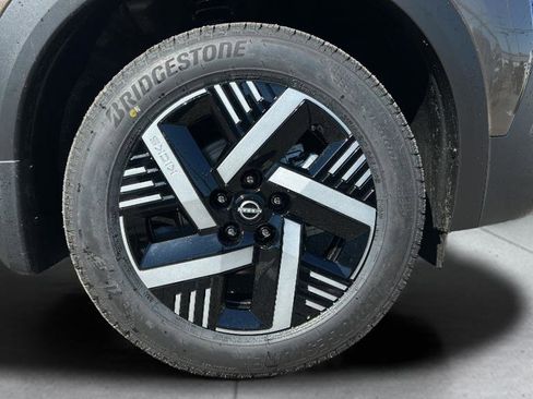 Used 2026 Nissan Kicks SV image 9