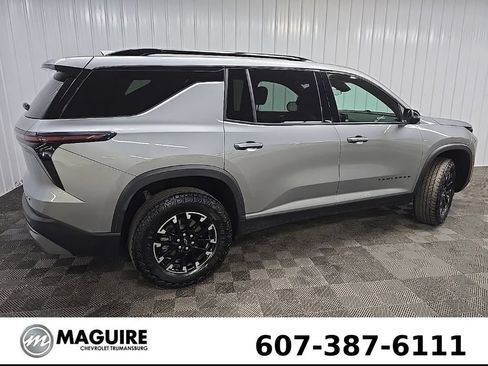 Used 2025 Chevrolet Traverse Z71 AWD/4WD image 3