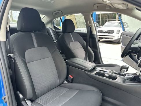 Used 2025 Nissan Sentra SV FWD image 30