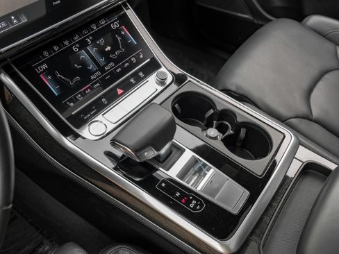 Used 2019 Audi Q8 Prestige AWD/4WD image 24