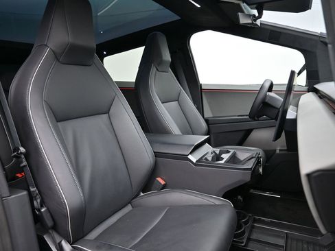 Used 2024 Tesla Cybertruck AWD Crew Cab image 25