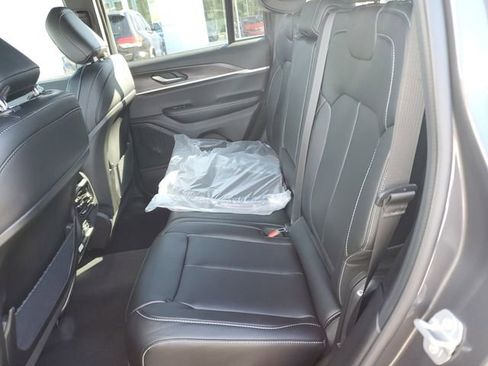 New 2025 Jeep Grand Cherokee Limited image 15