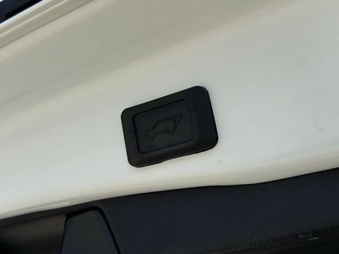 Used 2019 Toyota RAV4 Limited FWD image 16